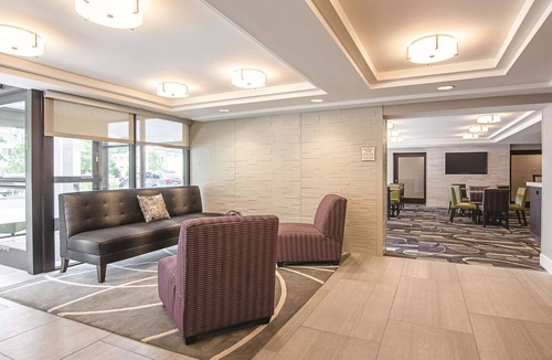 Portland Hotel | Central Room in Portland | Couple Stay w/Complimentary Breakfast