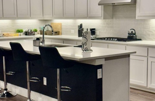 Park Central Apartment | Charming 2-bedroom apartment with WiFi, AC in delightful Dallas