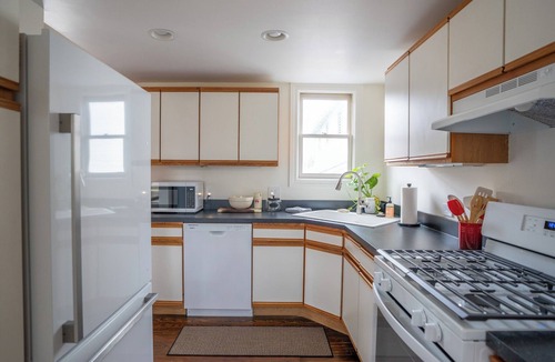 German Village Cottage | Charming 2-bedroom cottage with WiFi, AC, in the heart of German Village