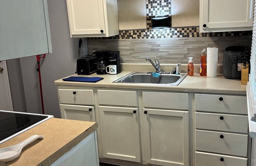 Columbus House | Charming 2-bedroom townhome with WiFi, AC in Columbus nearAirport