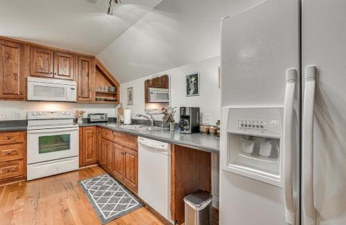 Washington House | Charming Apartment with Pasture Views and Sunsets