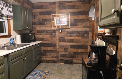 Youngstown House | Charming Cape Cod minutes from YSU, Covelli Center and many more! Pet Friendly