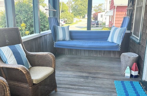 Pine Point Cottage | Charming Cottage Steps Away From Pine Point Beach
