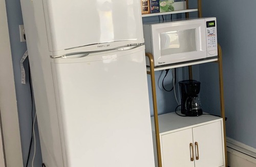 Sanford Apartment | Charming downtown studio in lovely Sanford with AC and private bathroom