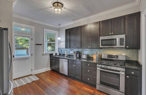 Victorian Village Apartment | Charming Historic Getaway in the Heart of Columbus