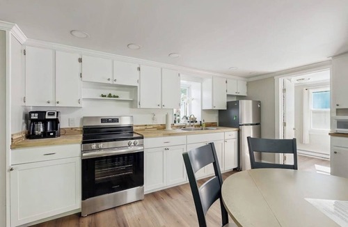 Orland Apartment | Charming Lakefront Apartment with Deck, Patio and BBQ Grill