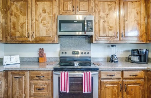Granbury House | Charming Retreat-Firepit/Boat Ramp
