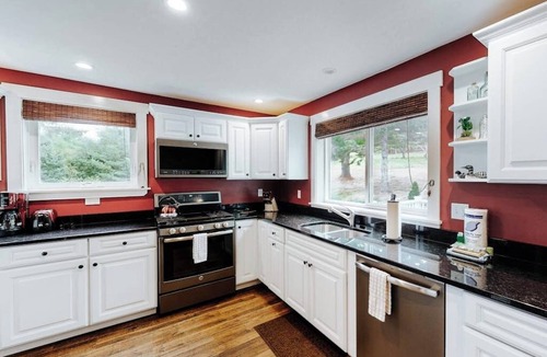 Rockwood House | Charming riverfront home with mountain views & private dock