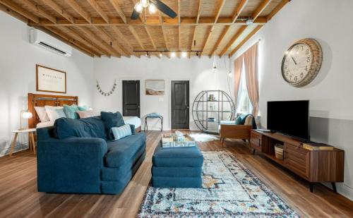 Downtown Apartment | Charming & Spacious Hideaway by Downtown Bryan