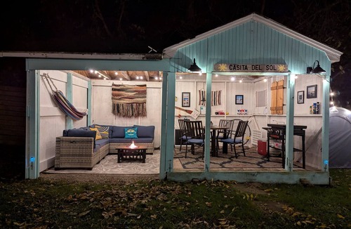 Buckeye Lake Cottage | Cheerful & cozy 3 bedroom cottage near lake with hot tub
