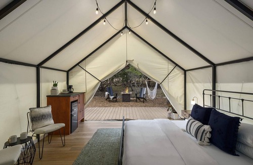 Fredericksburg RV Rental | Cherry Cove Glamping W/Hot tub AND Cowboy Pool!