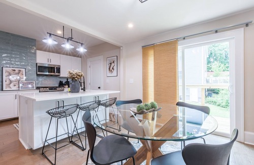 East Side House | Chic 4BR/3BA House – 10 min to Mercedes‑Benz – Private Deck + BBQ