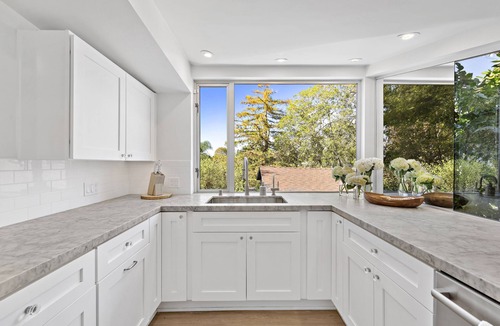 Diamond Crestview House | Chic Beach Cottage: Steps to Beaches, Restaurants and Boutiques