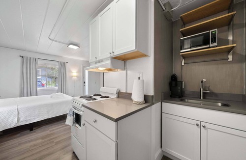 Near East Columbus Apartment | Chic City Retreat 97 Sleeps 2!