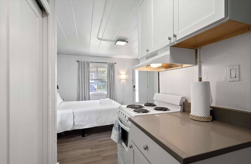 Near East Columbus Apartment | Chic City Retreat 97 Sleeps 2!