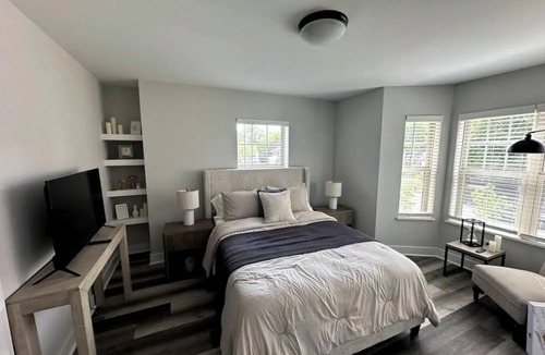 Westerville Apartment | Chic Westerville Retreat Near Uptown Westerville Walk to Coffee Sleeps 6