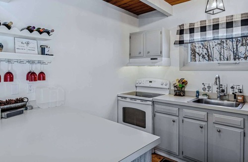 West Hartford House | Chittenden Chalet with Pool, Golf & Club Access