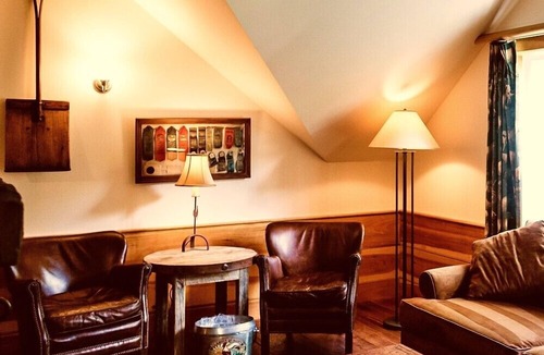 Warren Hotel | Classic Country suite for family and the dog