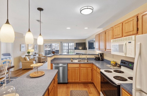 Rehoboth Beach Condo | Clean Spacious Condo Pools Tennis Grilling Area Sleeps 7