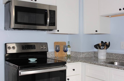 Wells Beach Condo | Coastal Condo with Pool at Wells Beach