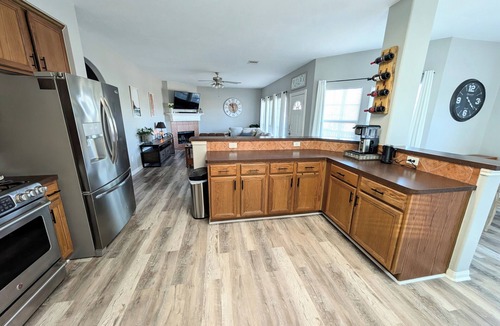 Kemah House | Coastal Home with Neighborhood Fishing Pier