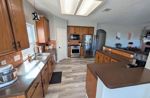 Kemah House | Coastal Home with Neighborhood Fishing Pier