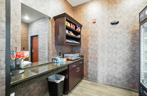 Bellefontaine Hotel | Cobblestone Hotel & Suites-Bellefontaine