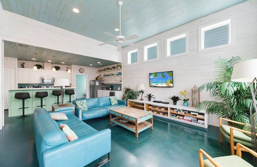 Port Aransas House | Come and play at our Blue Hawaiian Beach house! Close to the beach! The perfect