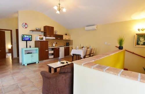 Tar-Vabriga Apartment | Comfortable holiday flat in Tar with pool access