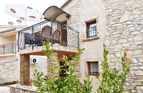 Tar-Vabriga Apartment | Comfortable holiday flat in Tar with pool access