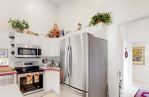Cedar Neck House | Comfortable home with pool & tennis court access, W/D, & AC - near beach & bay