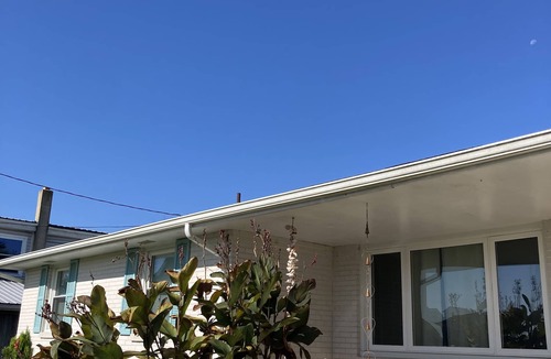 Long Neck House | Comfy 3-Bedroom Near The Beach With A Pool & Grill