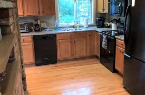 North Conway House | Comfy North Conway Chalet- Hot Tub, Fireplace, Walk to Village, Close to Hiking