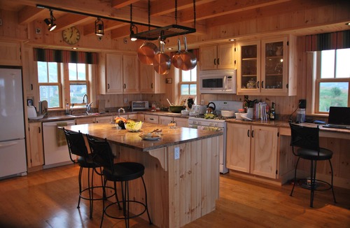 Trinity Cottage | COMMANDER'S KEEP ~ BEST LOCATION & LUXURY IN THE 'BIGHT'!