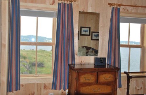 Trinity Cottage | COMMANDER'S KEEP ~ BEST LOCATION & LUXURY IN THE 'BIGHT'!