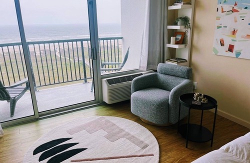 Galveston Condo | Condo right on the beach! Stunning seventh floor views!