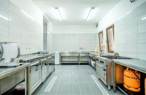 Senj Apartment | Cosy apartment for 4 guests with WIFI, pool, TV, terrace and pets allowed