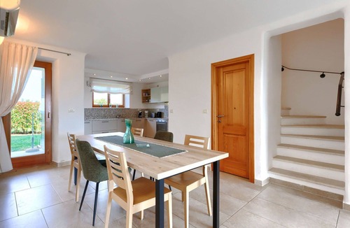 Baredine House | Cosy apartment in villa for 6 guests with WIFI, A/C, pool, TV, terrace and panoramic view