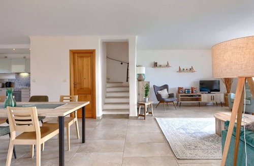 Baredine House | Cosy apartment in villa for 6 guests with WIFI, A/C, pool, TV, terrace and panoramic view