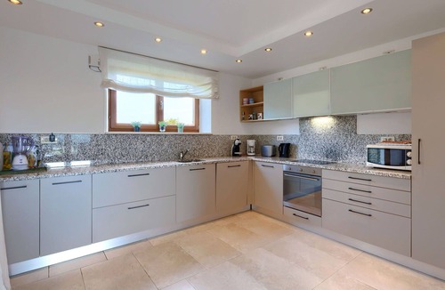 Baredine House | Cosy apartment in villa for 6 guests with WIFI, A/C, pool, TV, terrace and panoramic view