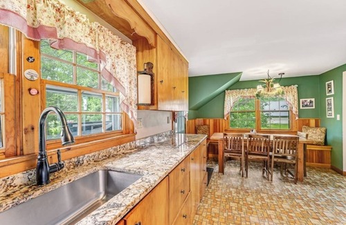 Roxbury House | Countryside home near skiing with amazing views, firepit & hot tub