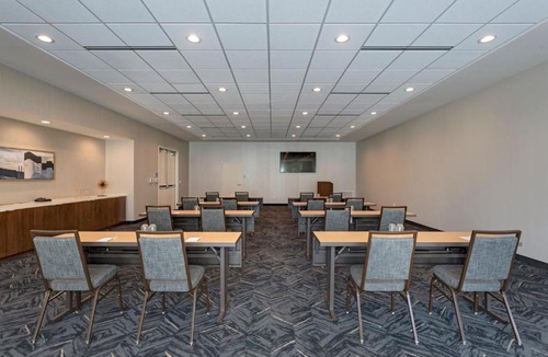 Sugar Land Hotel | Courtyard by Marriott Houston Sugar Land/Lake Pointe