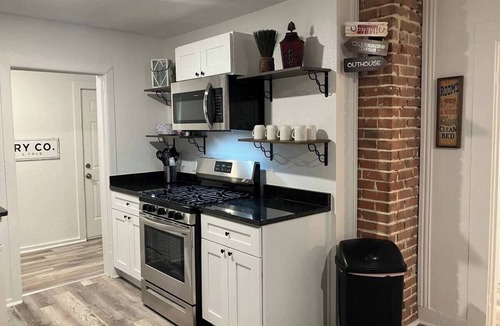 Fort Worth House | Cowtown Cottage: Steps to Stockyards