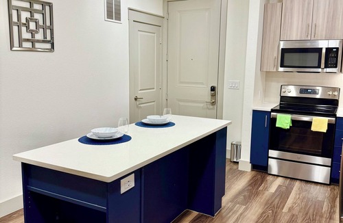 Addison Apartment | Cozy 1-bedroom in peaceful area close to downtown and airports.