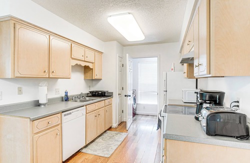 Brunswick House | Cozy Brunswick Home: 13 Mi to St Simons Island!
