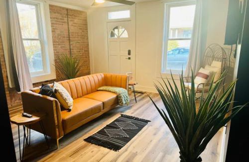 Italian Village House | Cozy Casita by Jungle House Downtown & Short North Free Parking 5 800 Reviews Near Convention Center & Nationwide Arena & Ohio State Walk to High Street