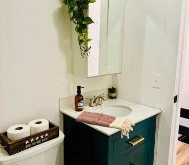 Italian Village House | Cozy Casita by Jungle House Downtown & Short North Free Parking 5 800 Reviews Near Convention Center & Nationwide Arena & Ohio State Walk to High Street