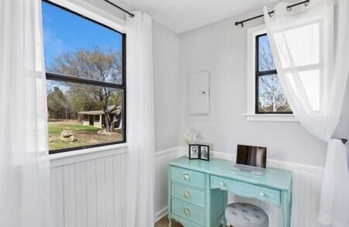 Weatherford House | Cozy Cottage just 15 Mins North of Downtown Weatherford!