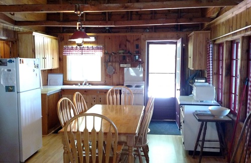 Wayne Cottage | Cozy Cottage on Beautiful Pocasset Lake in Wayne, Maine