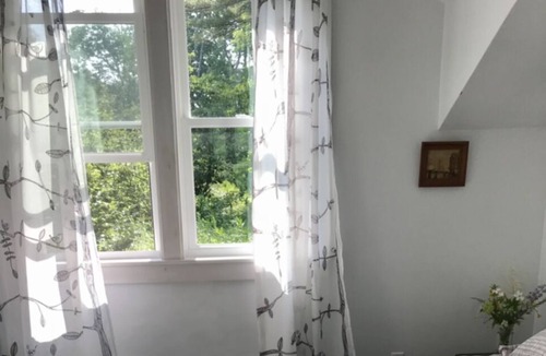 Cushing Cottage | Cozy Guest House in Midcoast Maine - Dock Access!